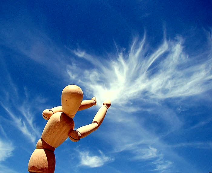 cloud-forced-perspective-optical-illusions-27.jpeg